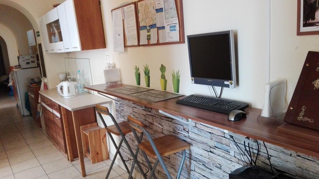 Hostel Aleje 28 Cracovie Extérieur photo